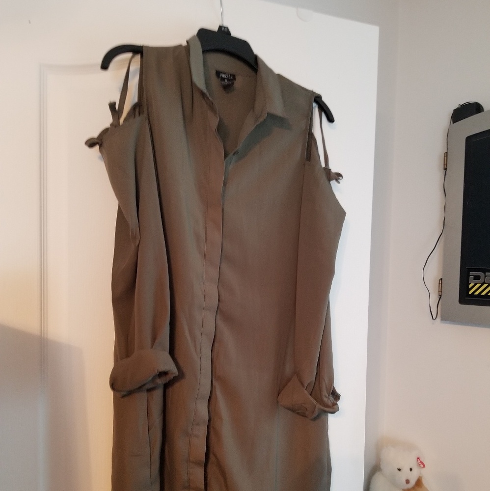 Cold shoulder long top